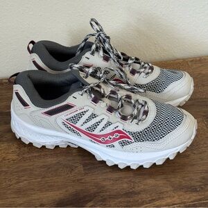 Saucony Excursion TR12 in Light Gray and Red